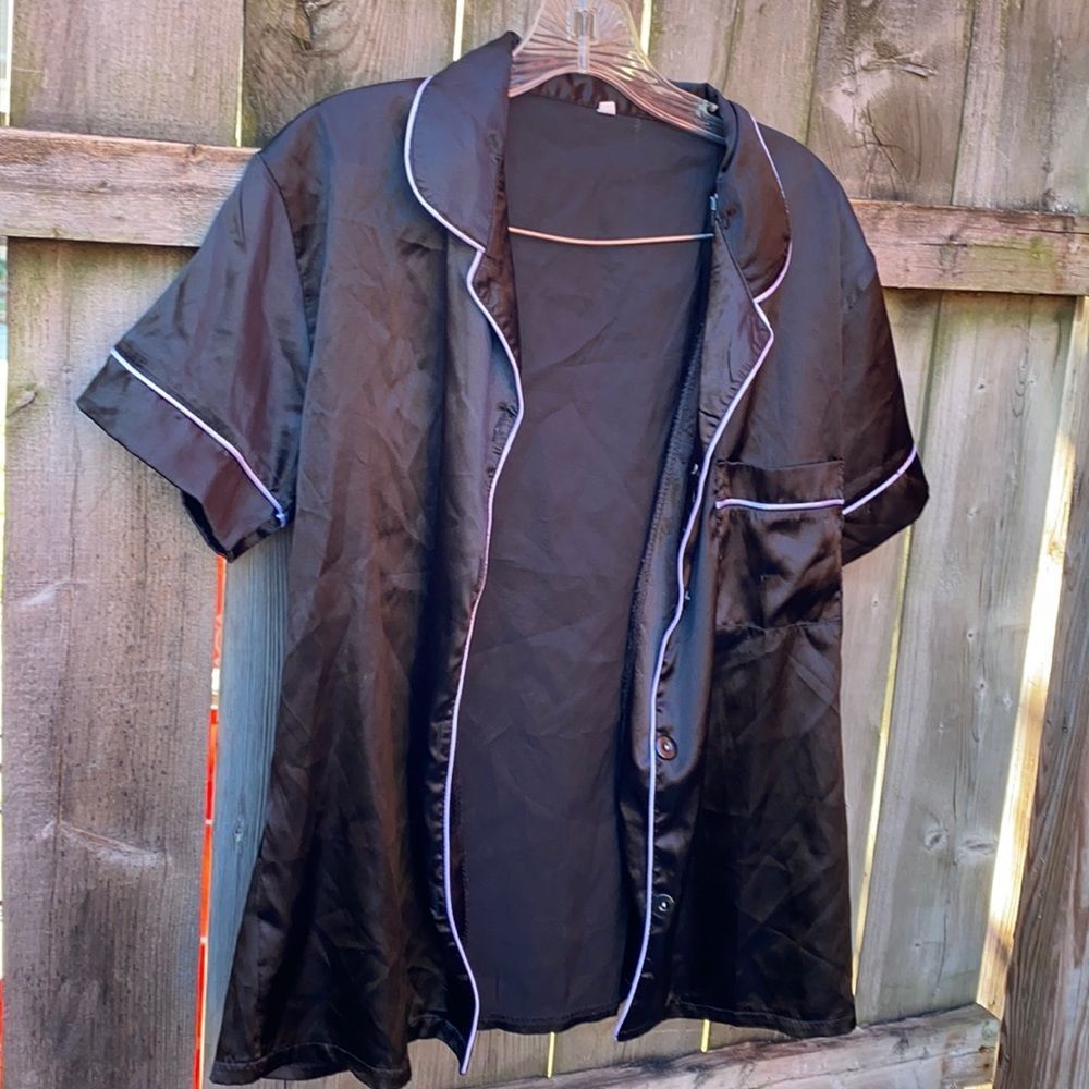 Black satin pajama top sz. L